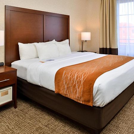 Comfort Inn & Suites Madison North Deforest Buitenkant foto