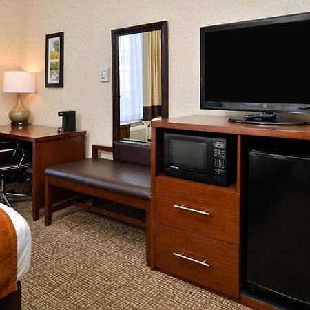 Comfort Inn & Suites Madison North Deforest Buitenkant foto