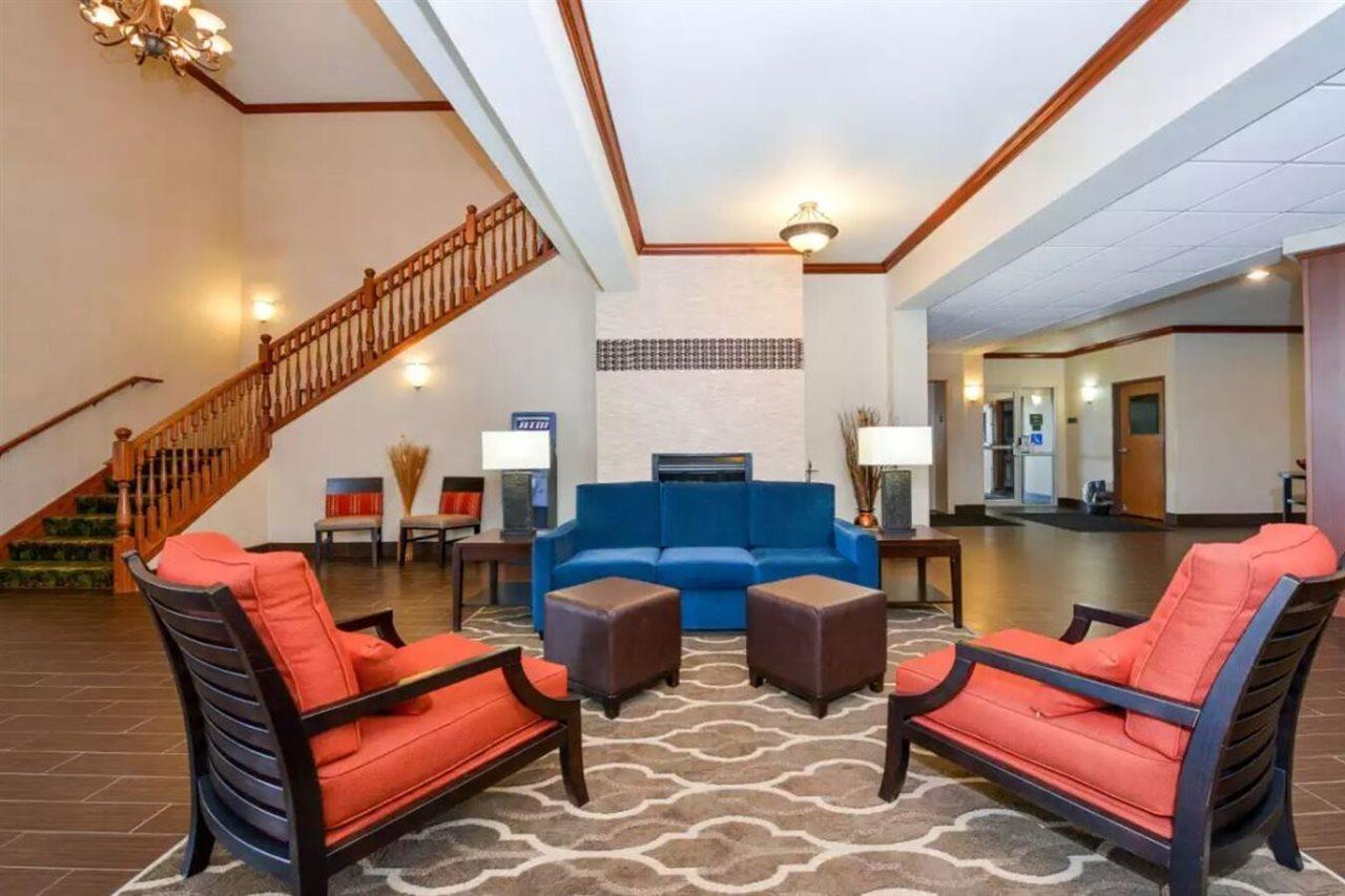 Comfort Inn & Suites Madison North Deforest Buitenkant foto