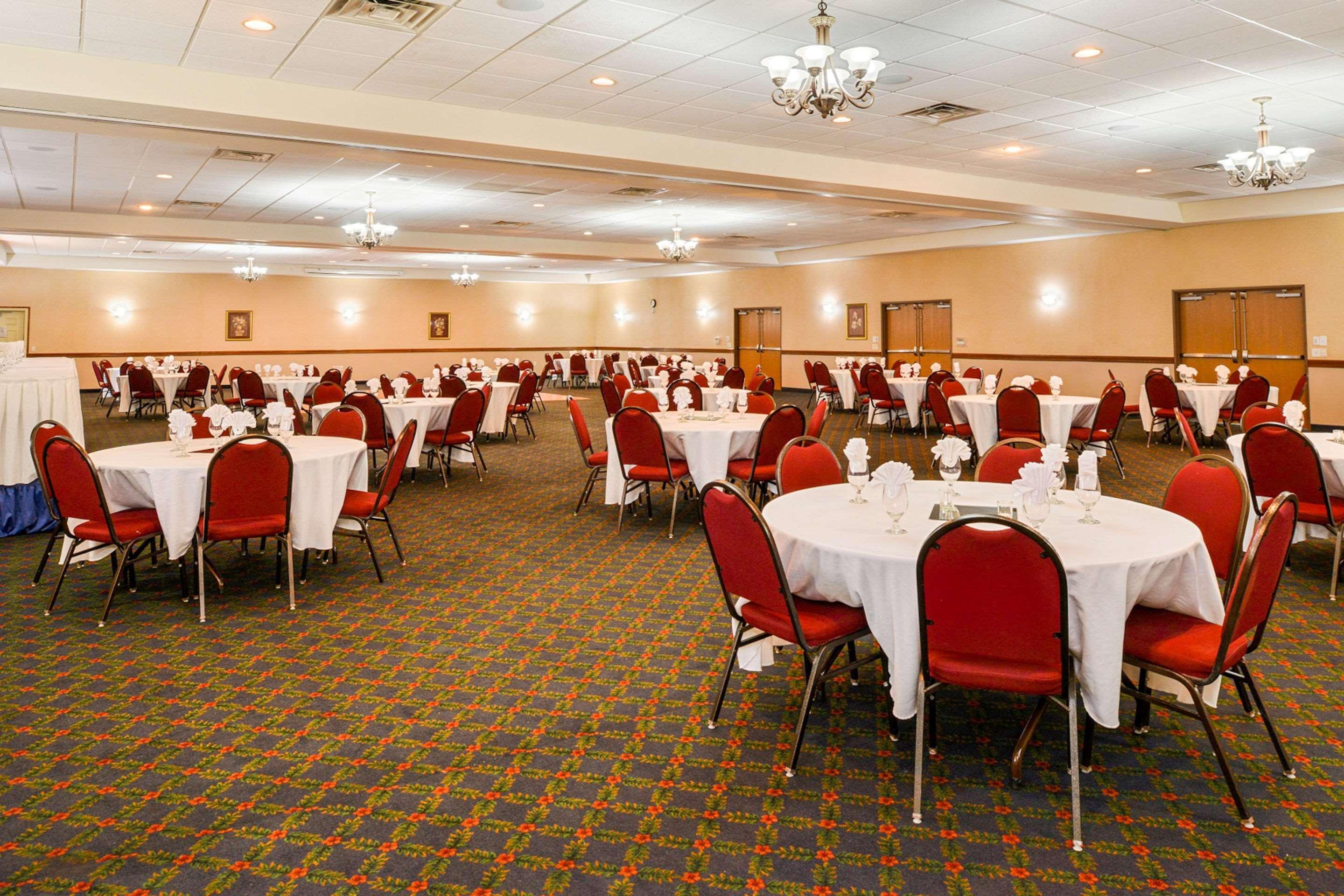 Comfort Inn & Suites Madison North Deforest Buitenkant foto