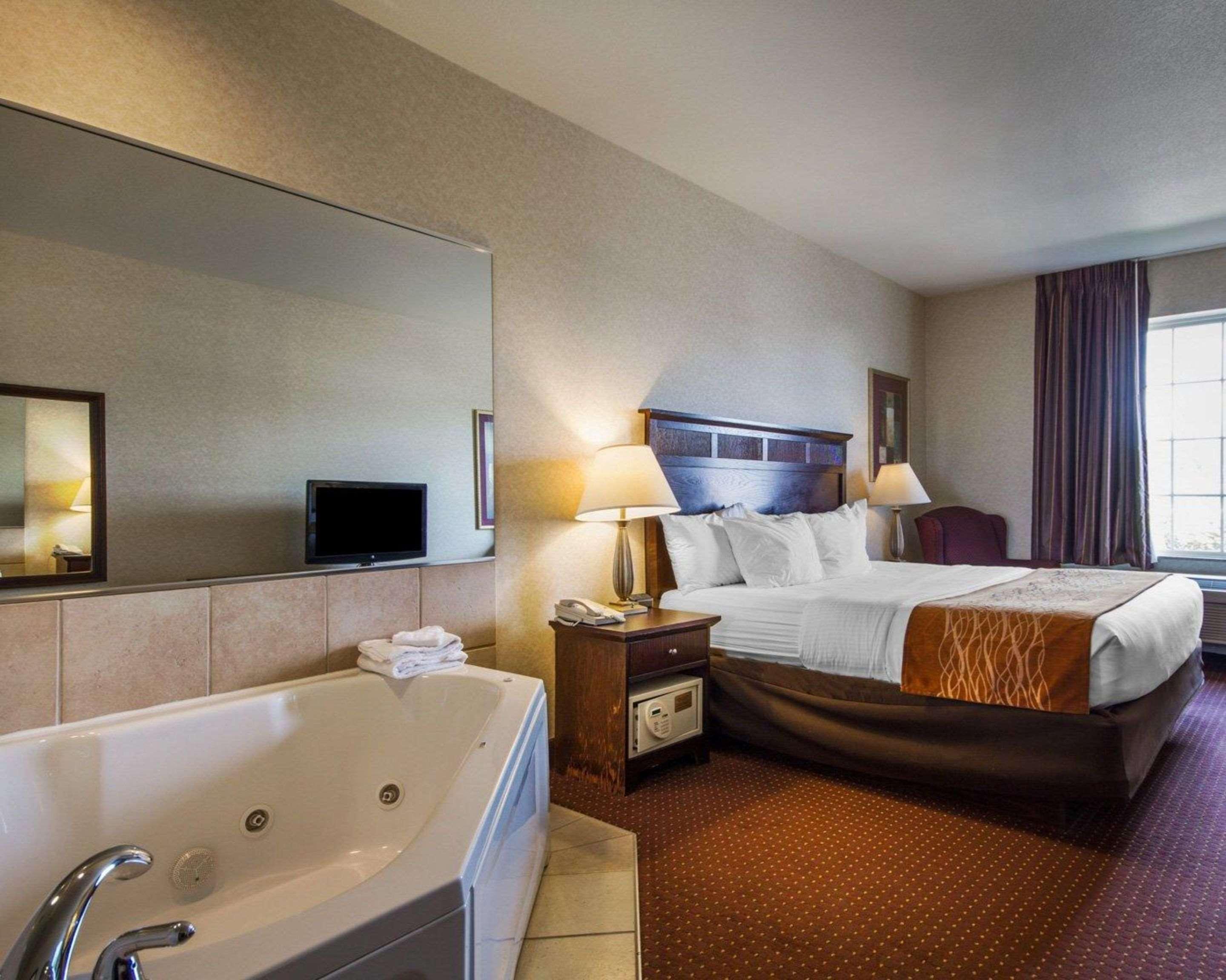 Comfort Inn & Suites Madison North Deforest Buitenkant foto