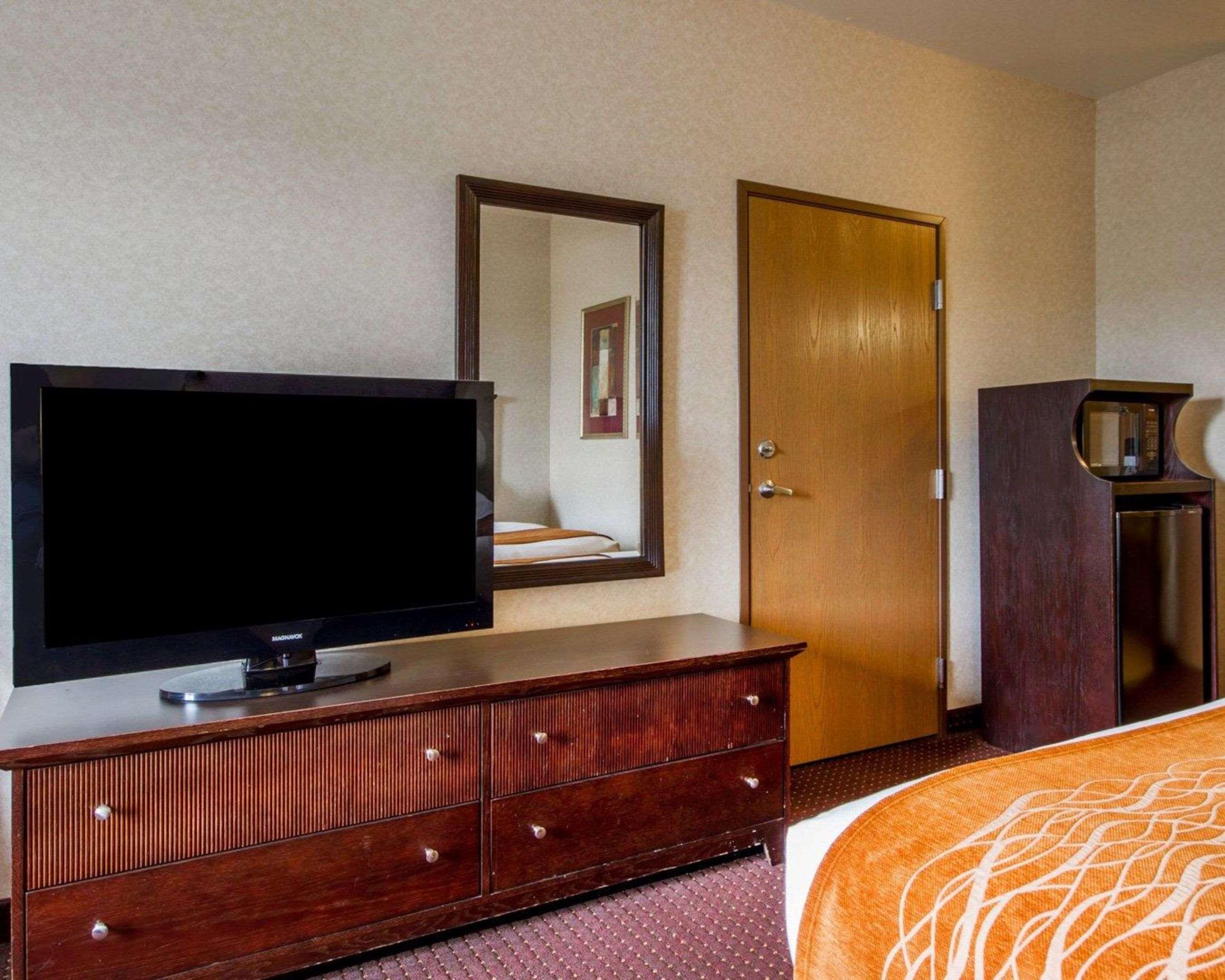 Comfort Inn & Suites Madison North Deforest Buitenkant foto