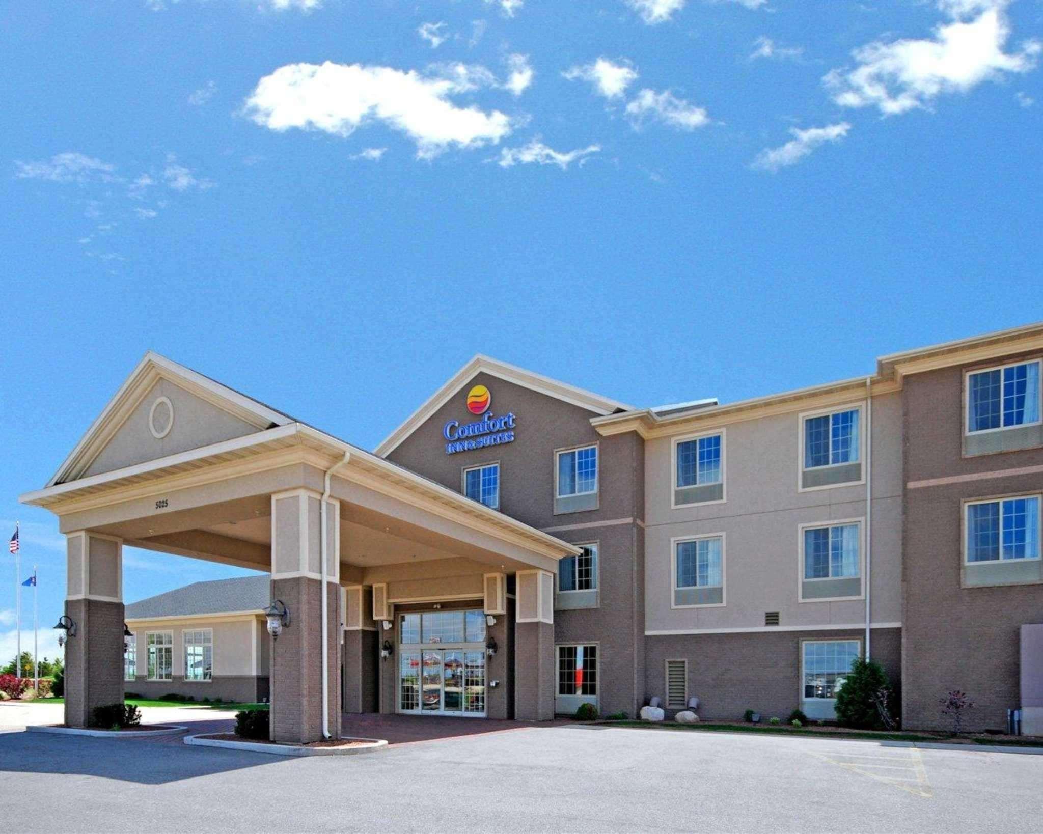 Comfort Inn & Suites Madison North Deforest Buitenkant foto