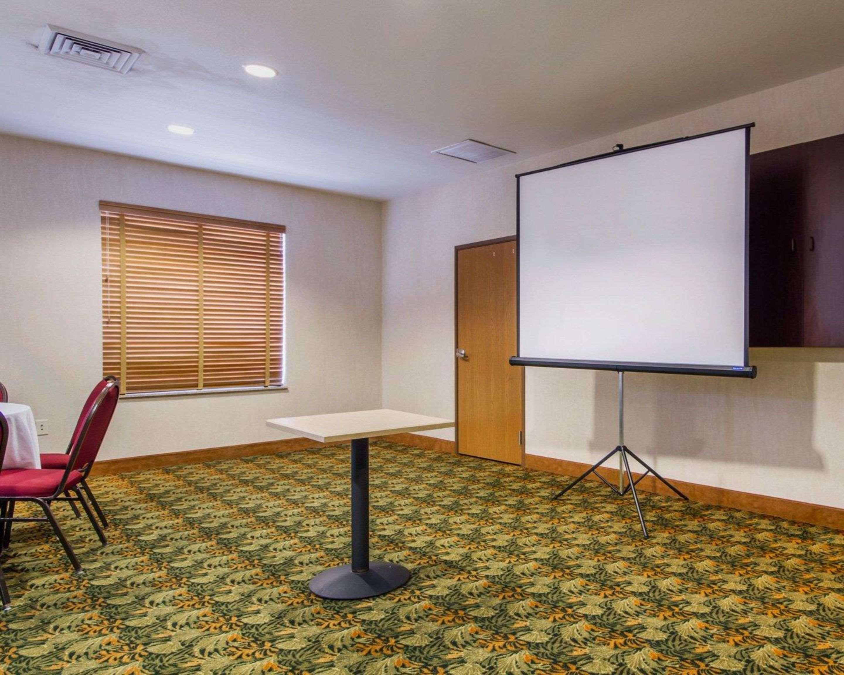 Comfort Inn & Suites Madison North Deforest Buitenkant foto