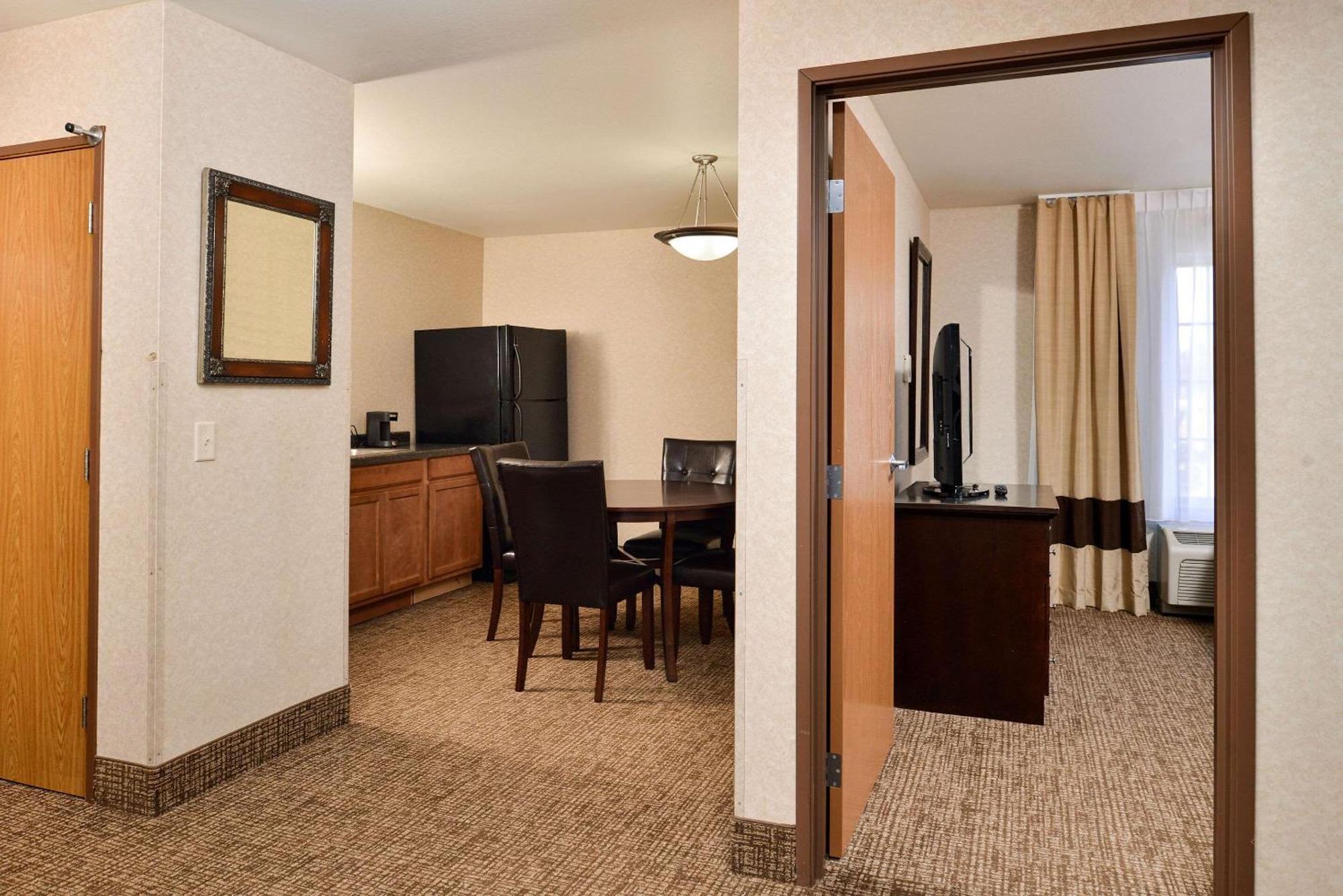 Comfort Inn & Suites Madison North Deforest Buitenkant foto