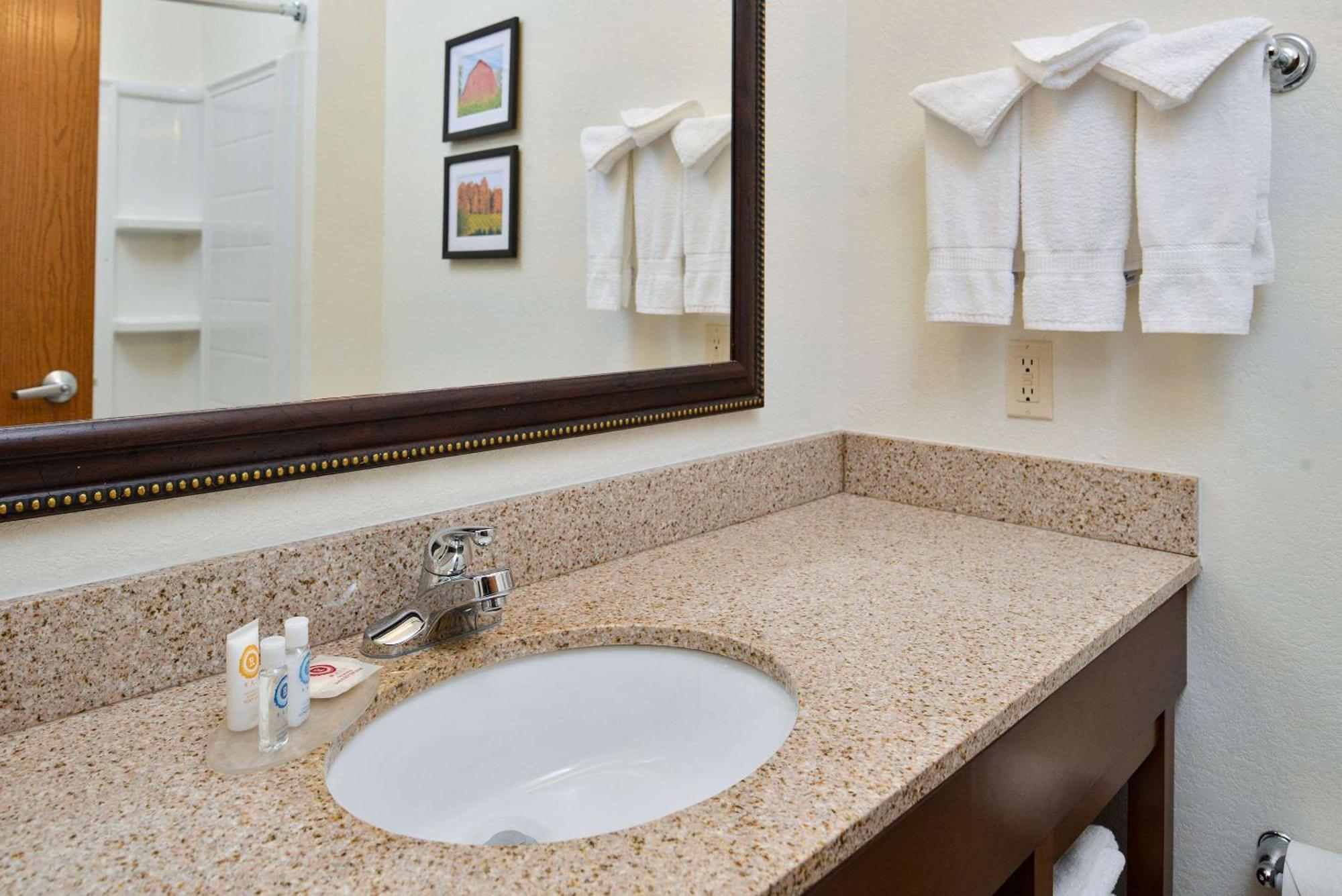 Comfort Inn & Suites Madison North Deforest Buitenkant foto
