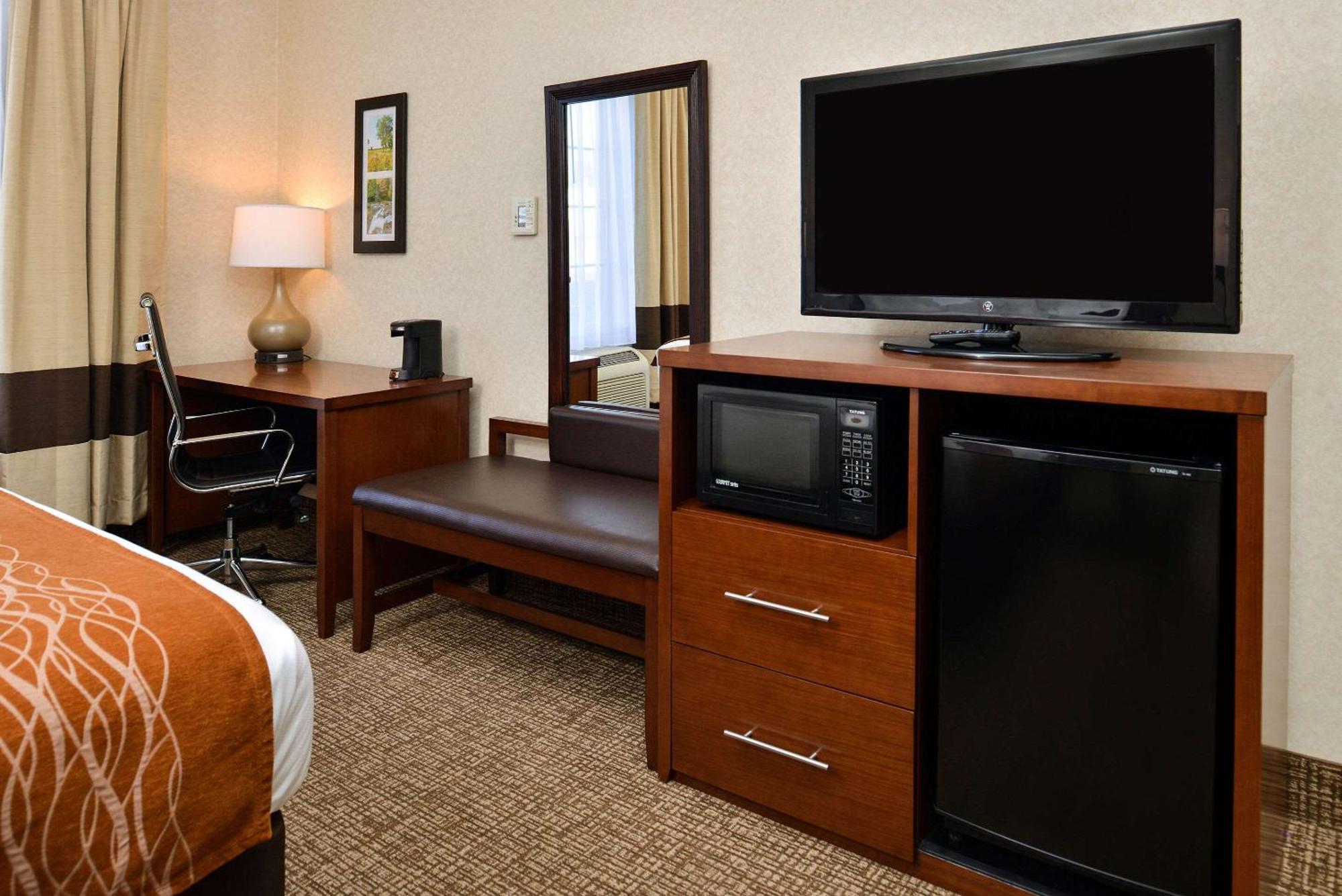 Comfort Inn & Suites Madison North Deforest Buitenkant foto