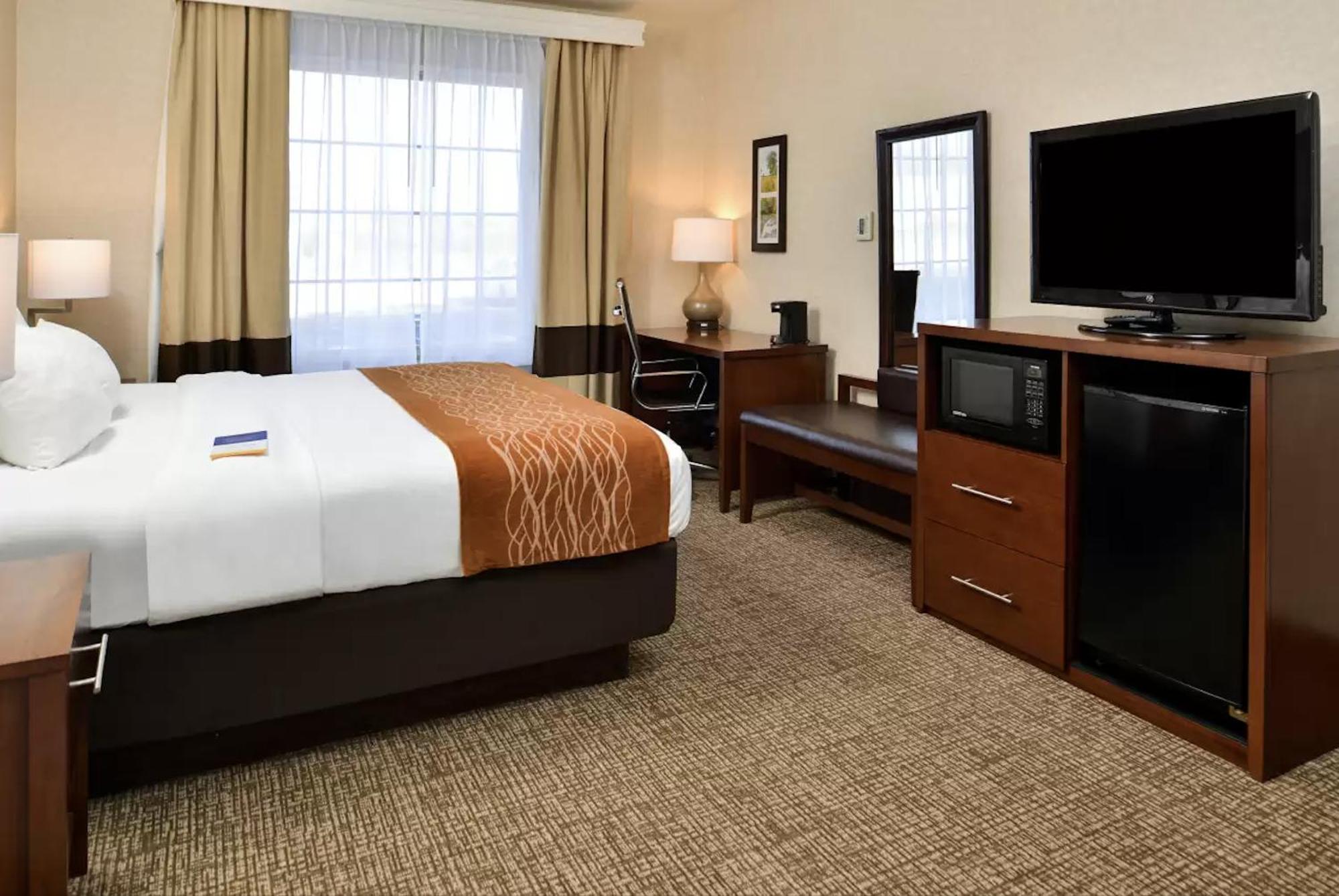 Comfort Inn & Suites Madison North Deforest Buitenkant foto