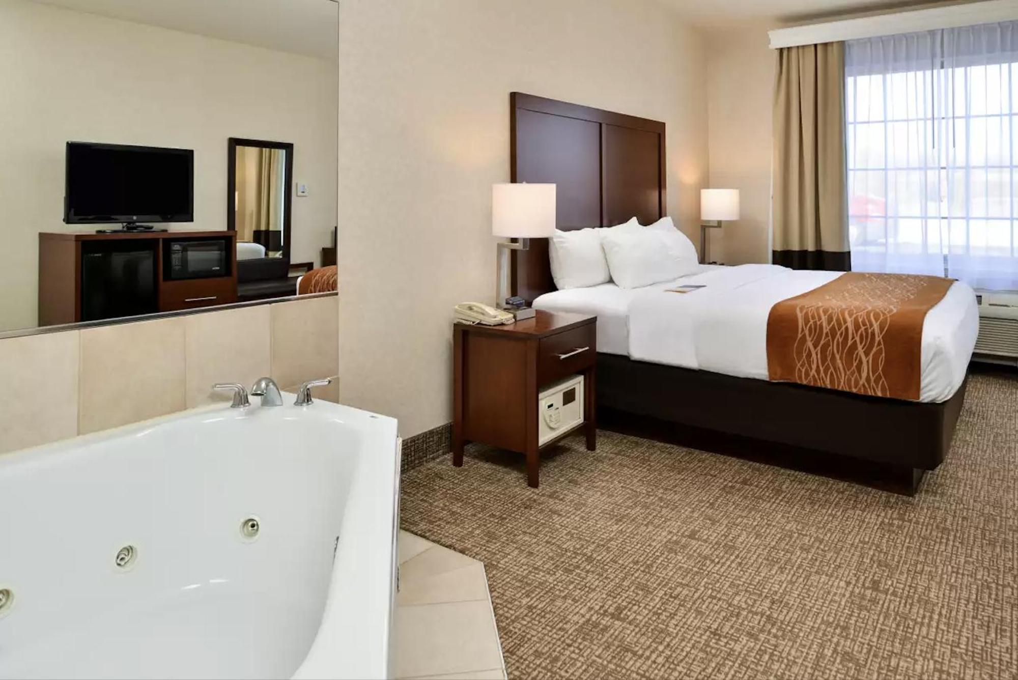 Comfort Inn & Suites Madison North Deforest Buitenkant foto
