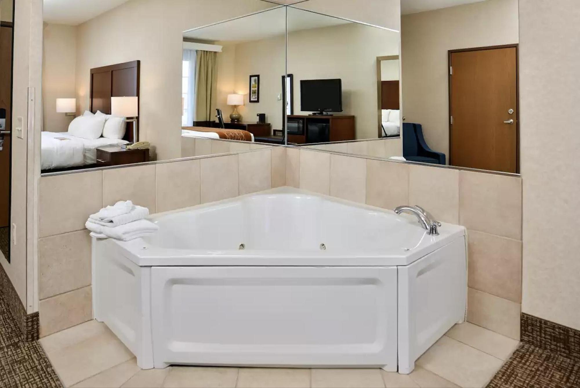 Comfort Inn & Suites Madison North Deforest Buitenkant foto