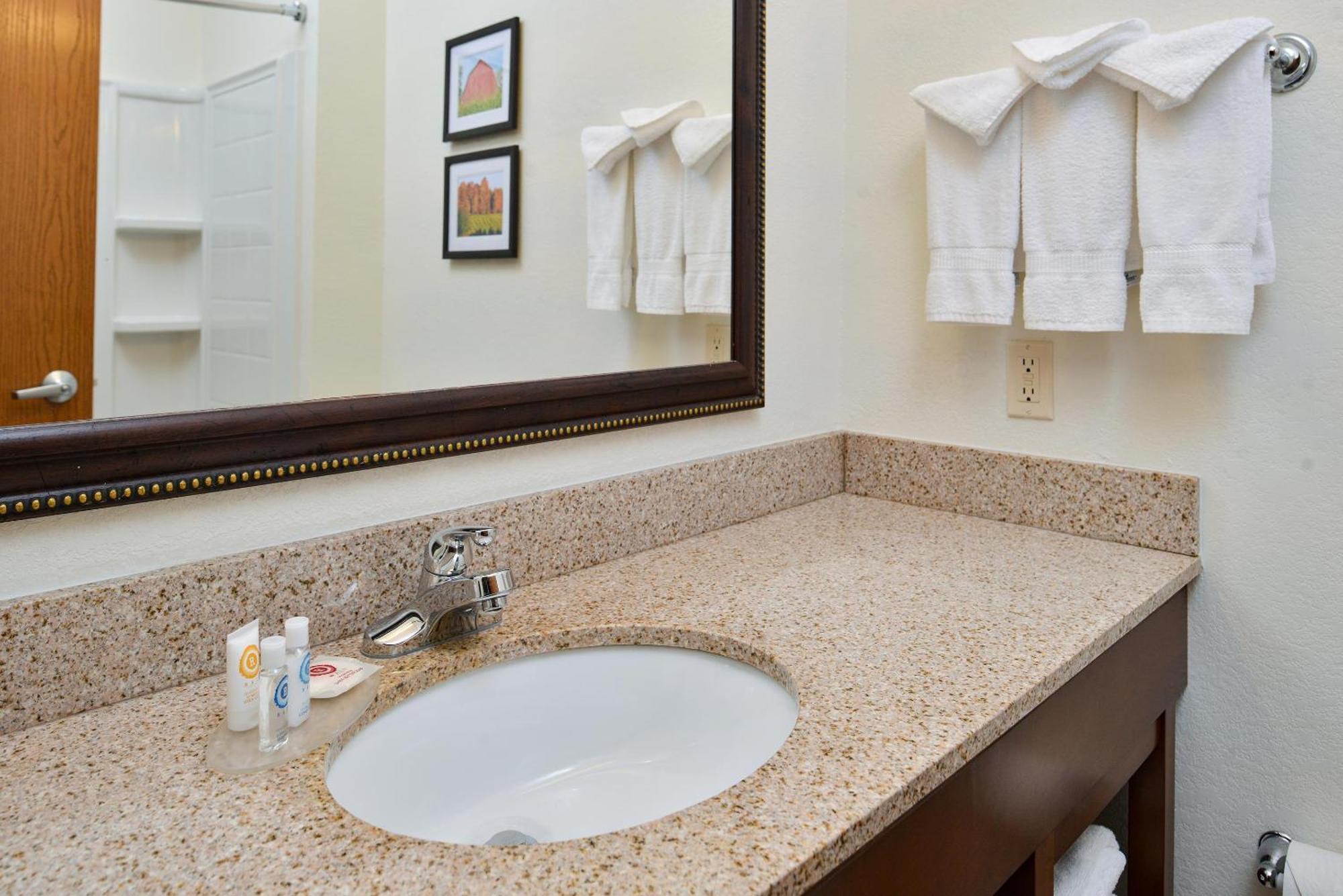 Comfort Inn & Suites Madison North Deforest Buitenkant foto