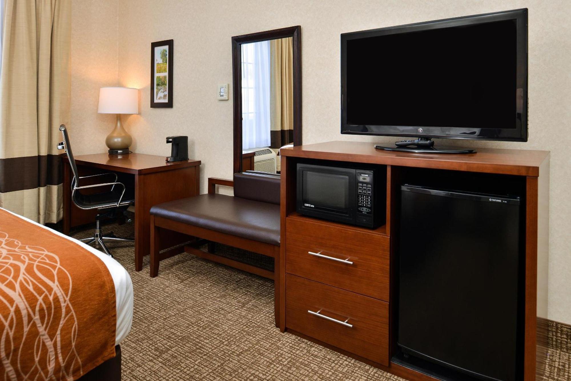 Comfort Inn & Suites Madison North Deforest Buitenkant foto