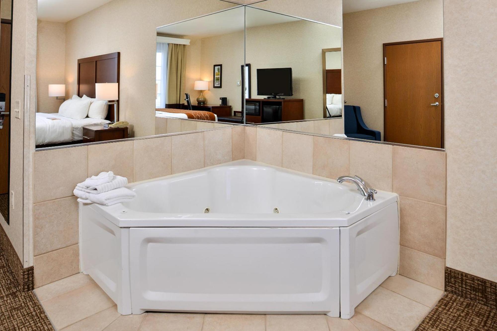 Comfort Inn & Suites Madison North Deforest Buitenkant foto