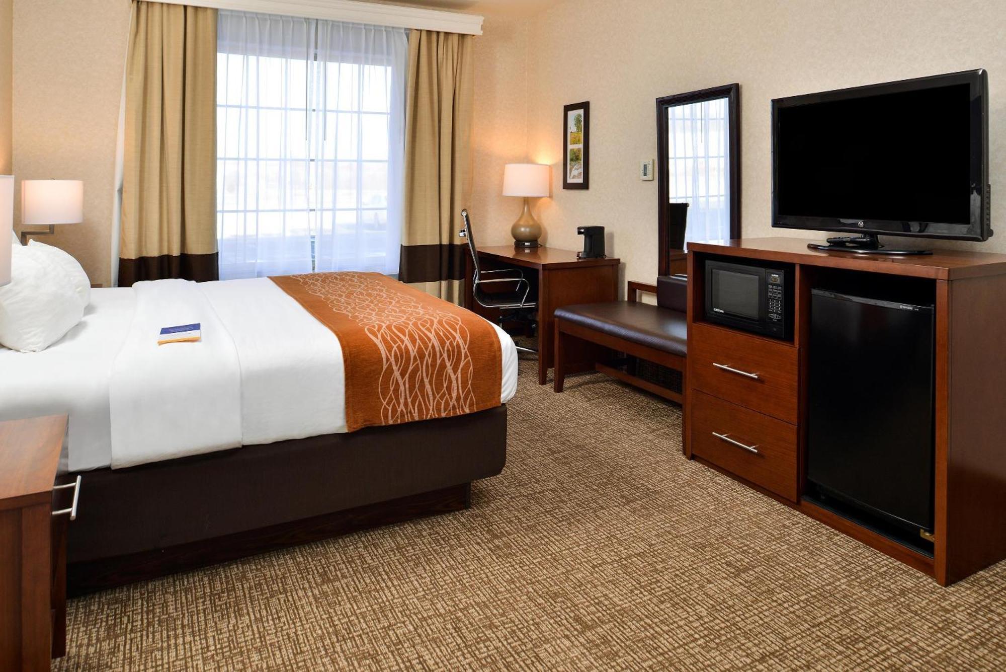 Comfort Inn & Suites Madison North Deforest Buitenkant foto