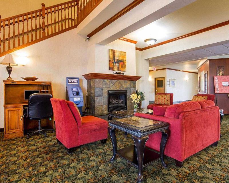 Comfort Inn & Suites Madison North Deforest Buitenkant foto